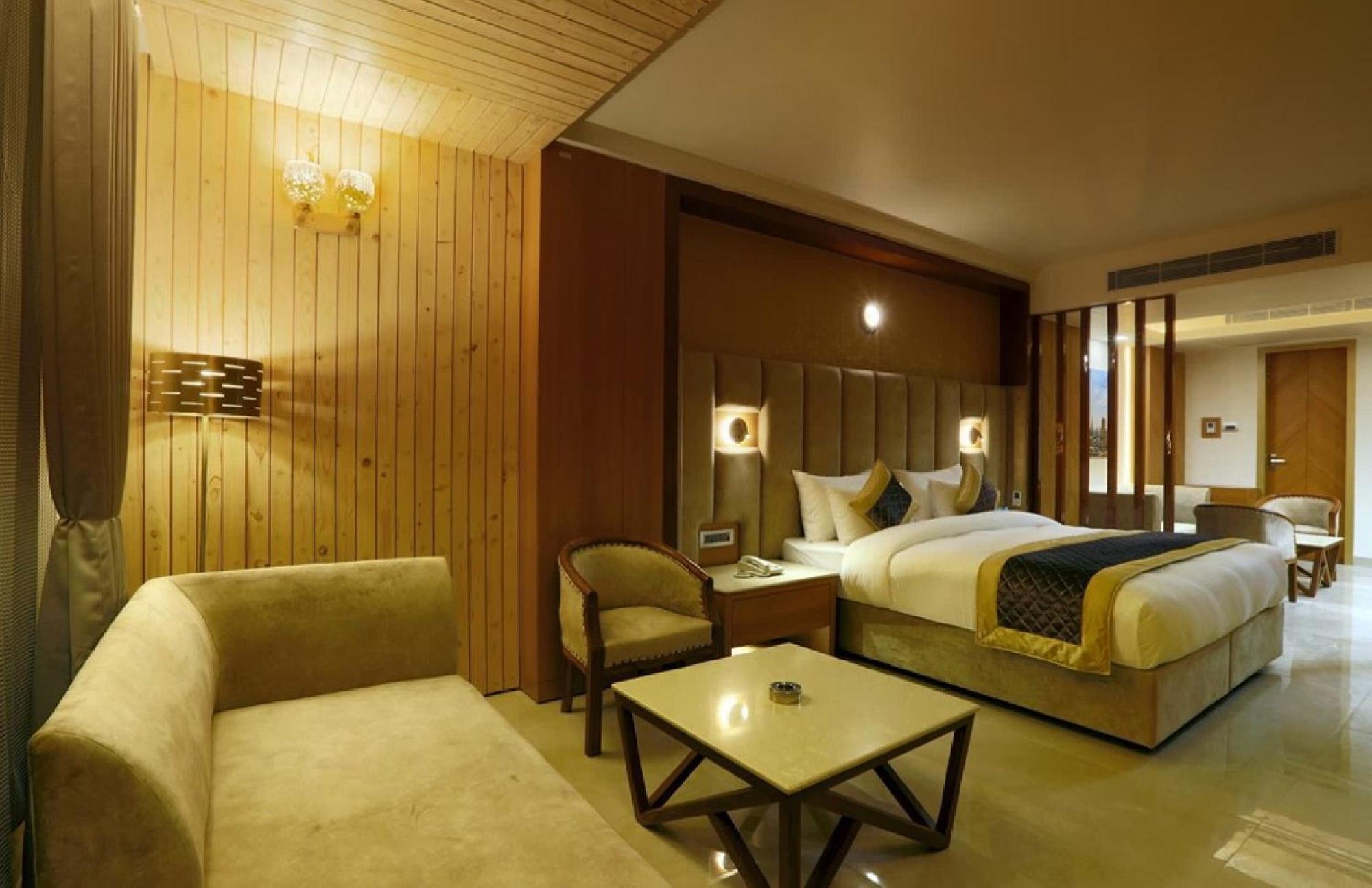 Luxury Near Igi Airport 4*